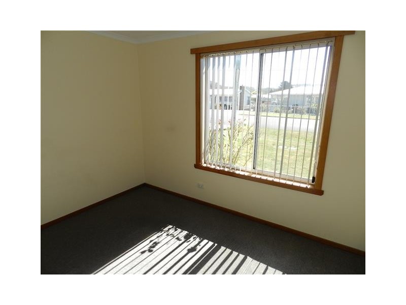 4/2 Raglan Street, Somerset TAS 7322