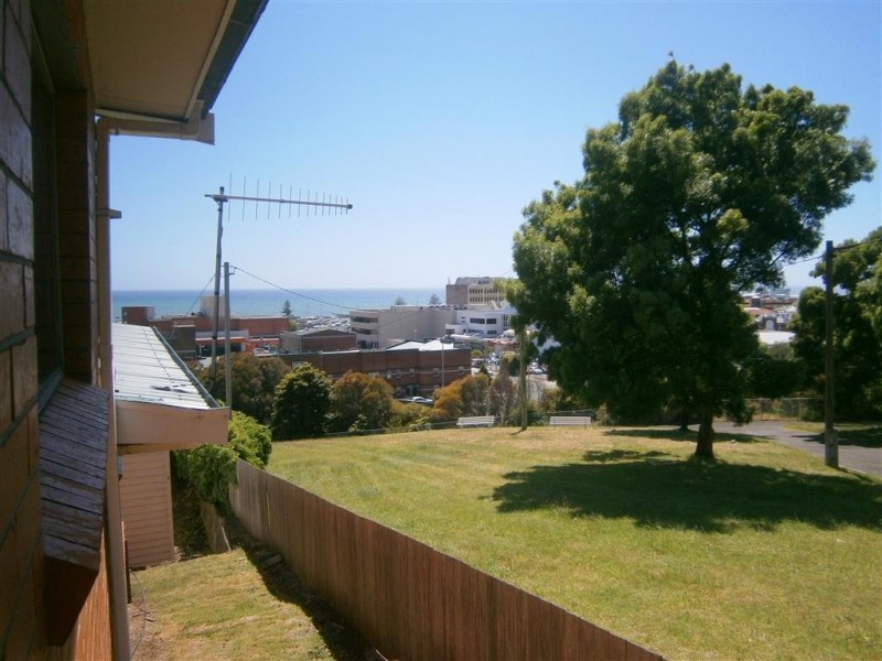 2/11 Hodgman Street, Burnie TAS 7320