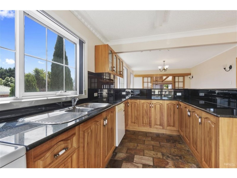 11 West Street, Upper Burnie TAS 7320
