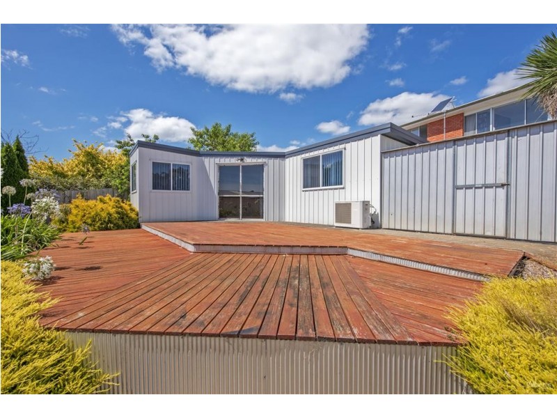 11 West Street, Upper Burnie TAS 7320