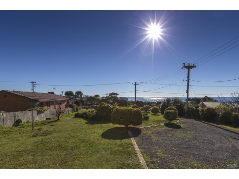 16 River Avenue East, Heybridge TAS 7316