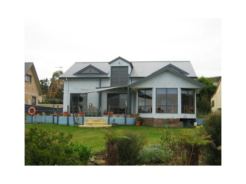 10 Charles Street, Strahan TAS 7468