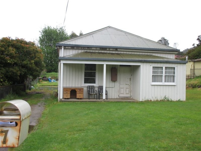 7 Clemons Street, Rosebery TAS 7470