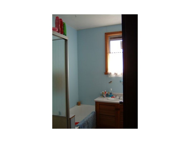 3 Blackwood Ave, Rosebery TAS 7470