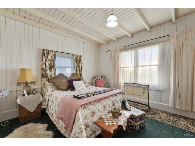 34 Bass Highway, Round Hill TAS 7320