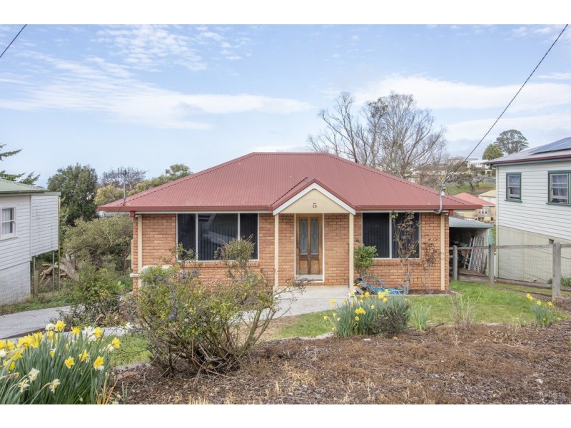 5 Sampson street, Hillcrest TAS 7320