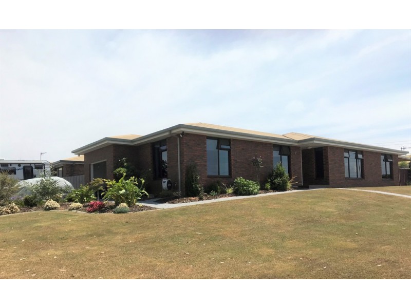 42 Manuka Drive, Romaine TAS 7320