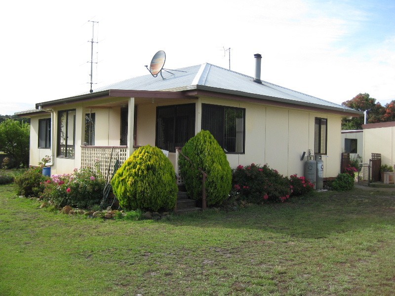 Bertram Street, Naracoopa, King Island TAS 7256