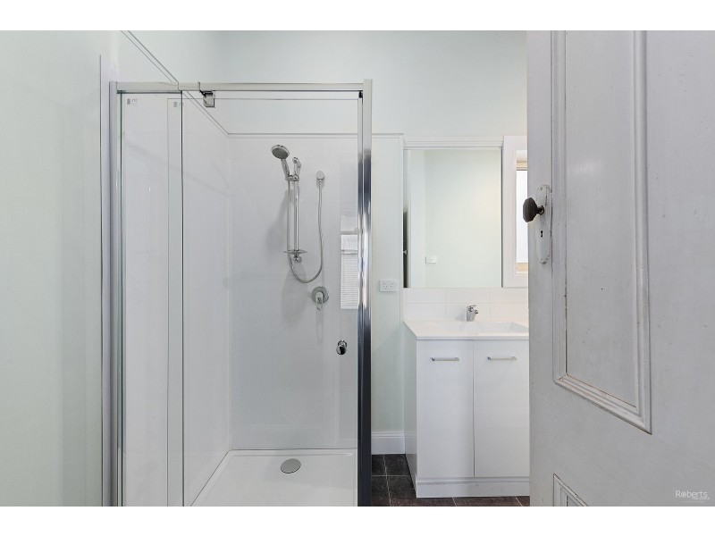 2/21 Jones Street, Burnie TAS 7320