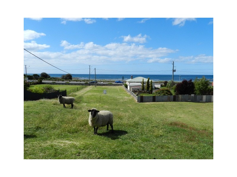 17 Besser Crescent, Camdale TAS 7320