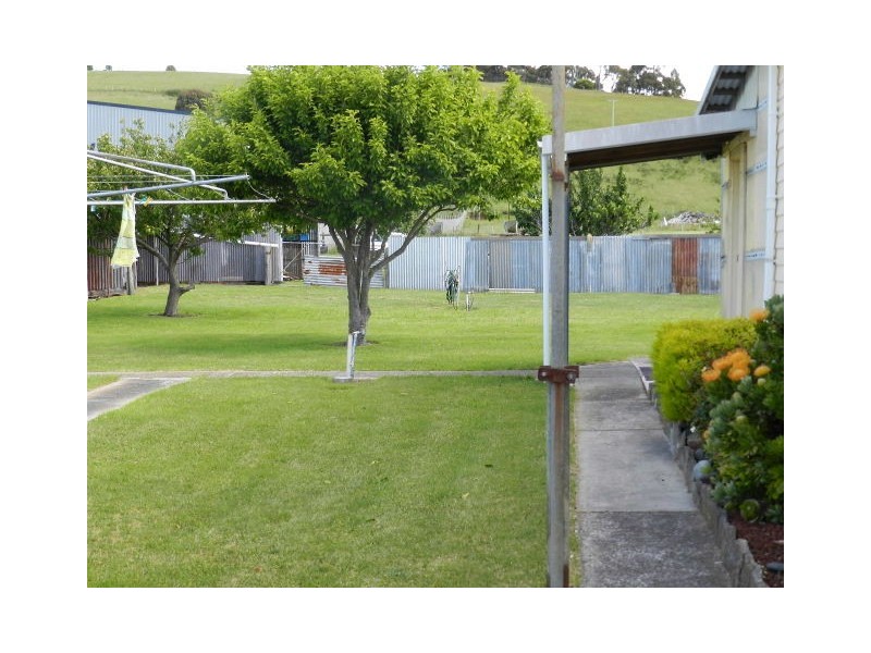 17 Besser Crescent, Camdale TAS 7320
