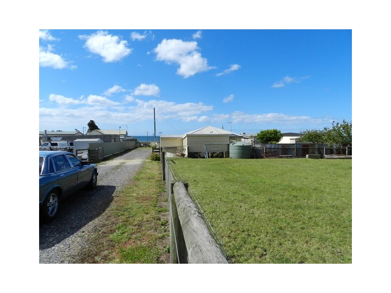 17 Besser Crescent, Camdale TAS 7320