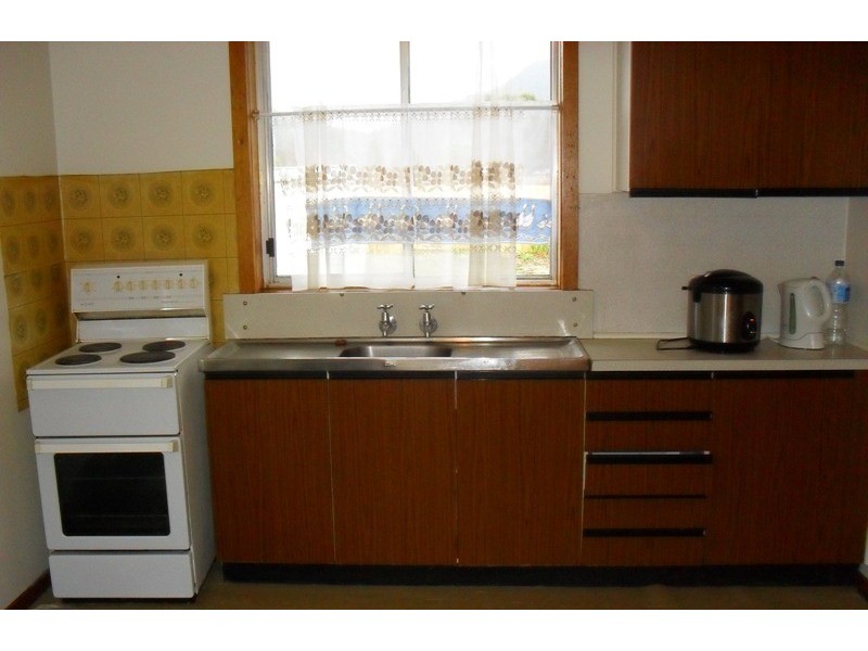 10 Ling Street, Penguin TAS 7316