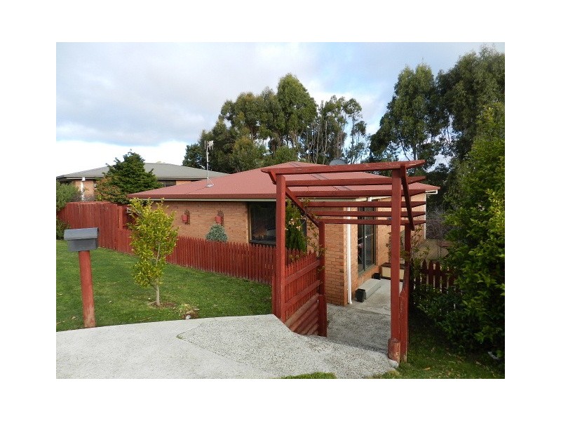 2/1 Acacia Drive, Burnie TAS 7320