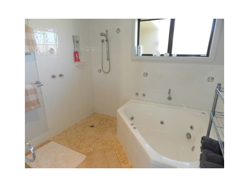 2 Ronald Crescent, Somerset TAS 7322