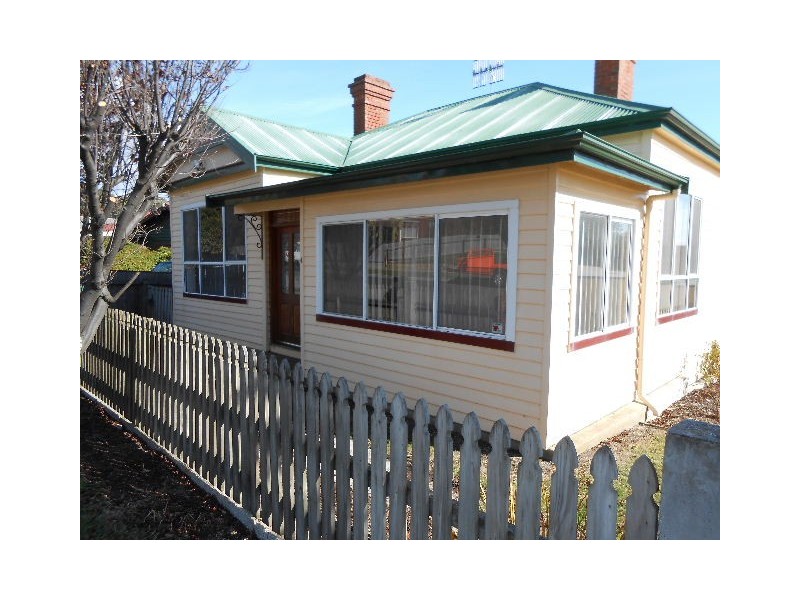 4 Evans Street, Cooee TAS 7320