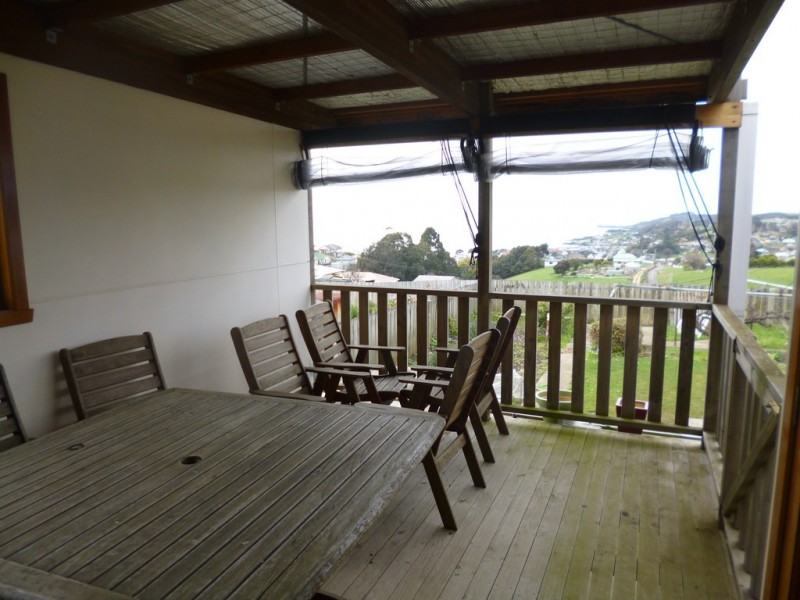9 Pineleigh Street, Penguin TAS 7316