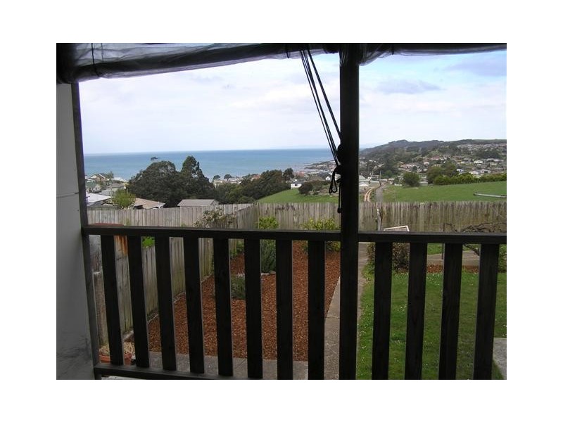 9 Pineleigh Street, Penguin TAS 7316
