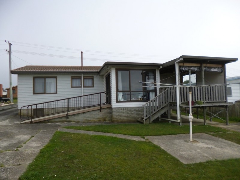 9 Pineleigh Street, Penguin TAS 7316