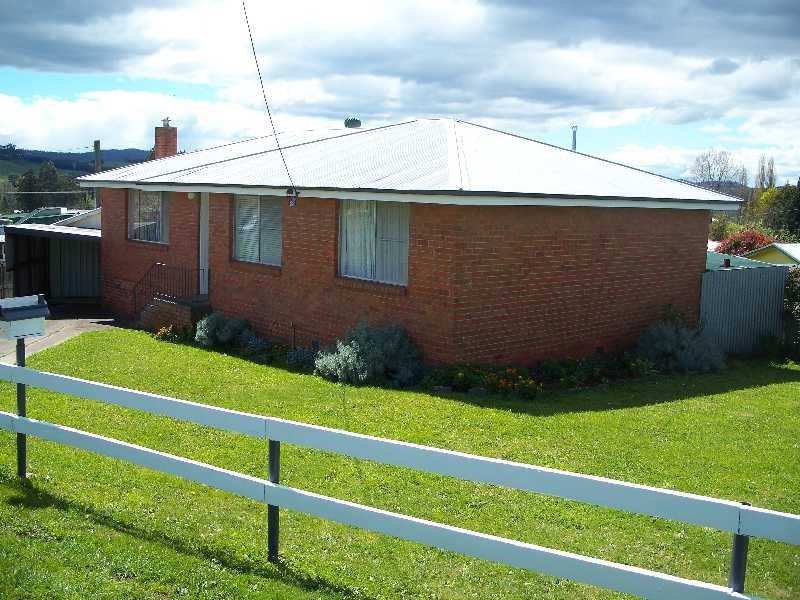 10 East Westbury Place, Deloraine TAS 7304