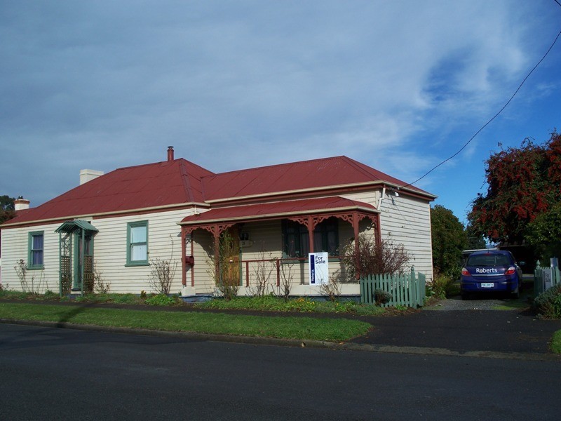 21 East Westbury Place, Deloraine TAS 7304