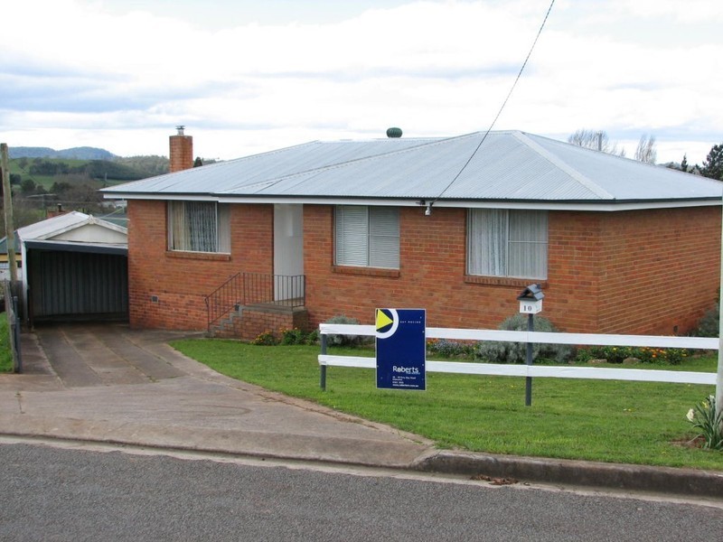 10 East Westbury Place, Deloraine TAS 7304