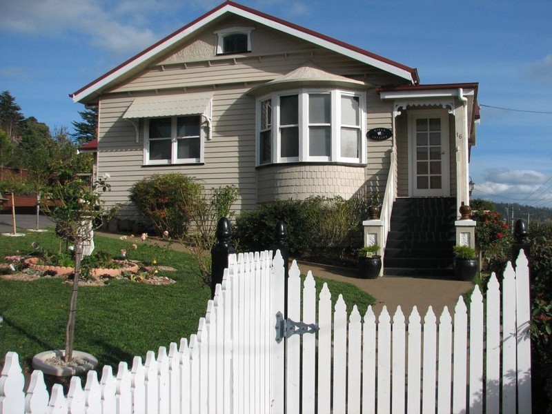 16 East Parade, Deloraine TAS 7304