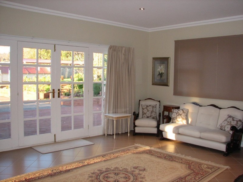 16 East Parade, Deloraine TAS 7304