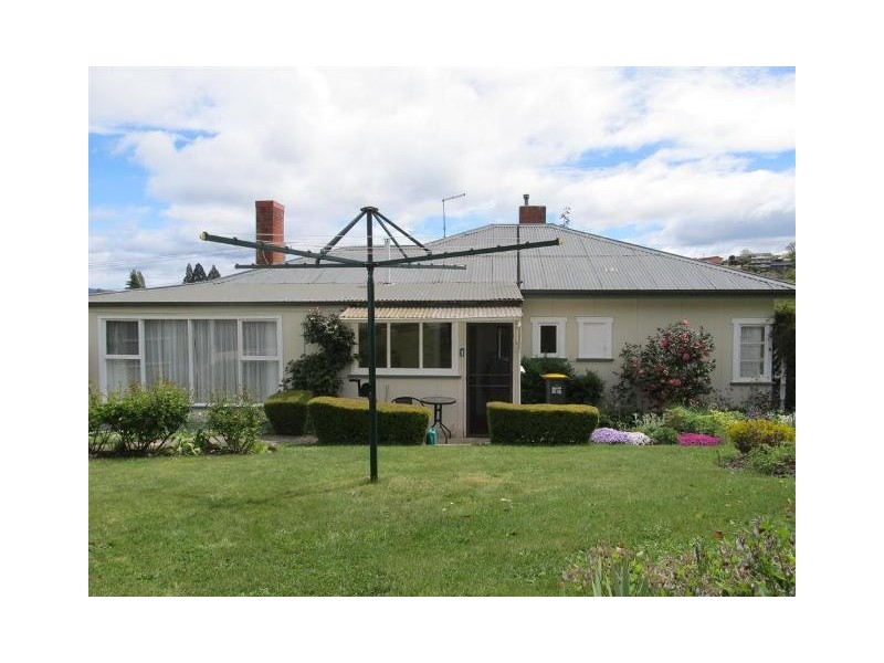 18 East Parade, Deloraine TAS 7304