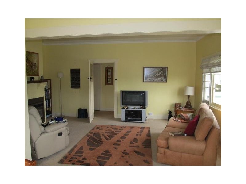 18 East Parade, Deloraine TAS 7304