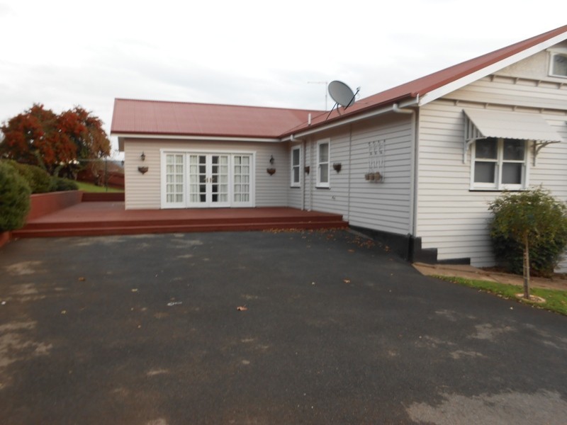 16 East Parade, Deloraine TAS 7304