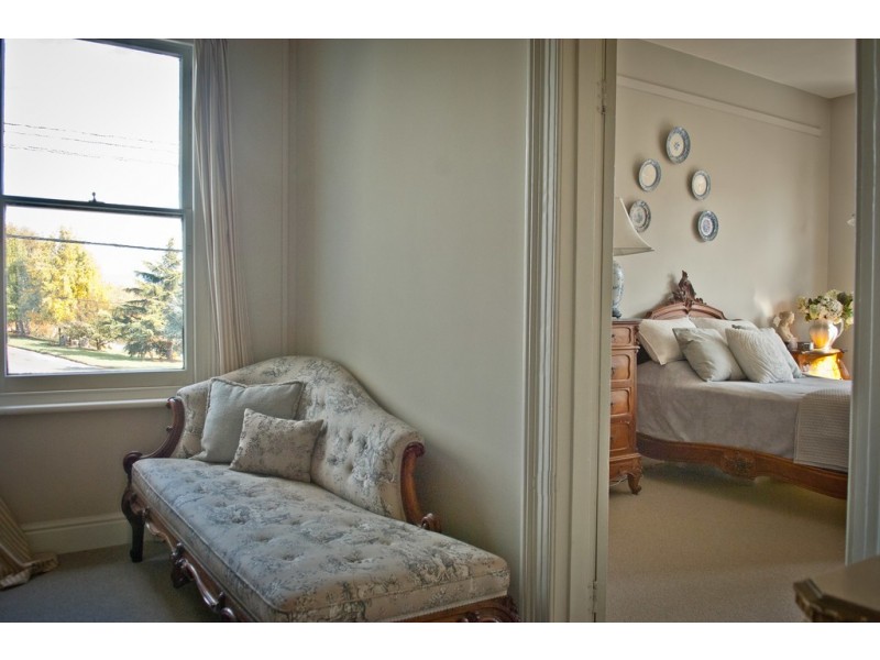 8 East Parade, Deloraine TAS 7304