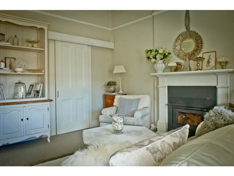 8 East Parade, Deloraine TAS 7304