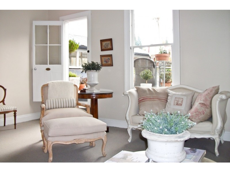 8 East Parade, Deloraine TAS 7304