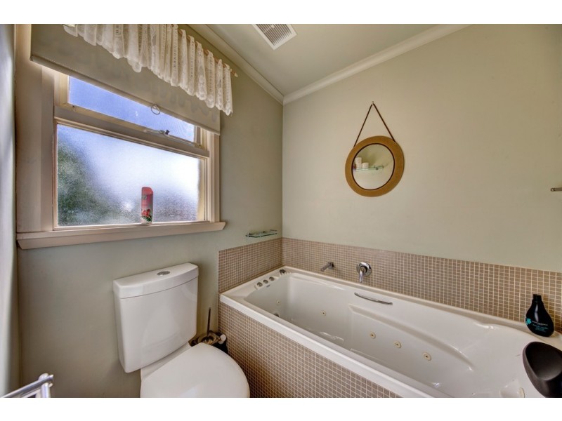 77 Emu Bay Road, Deloraine TAS 7304