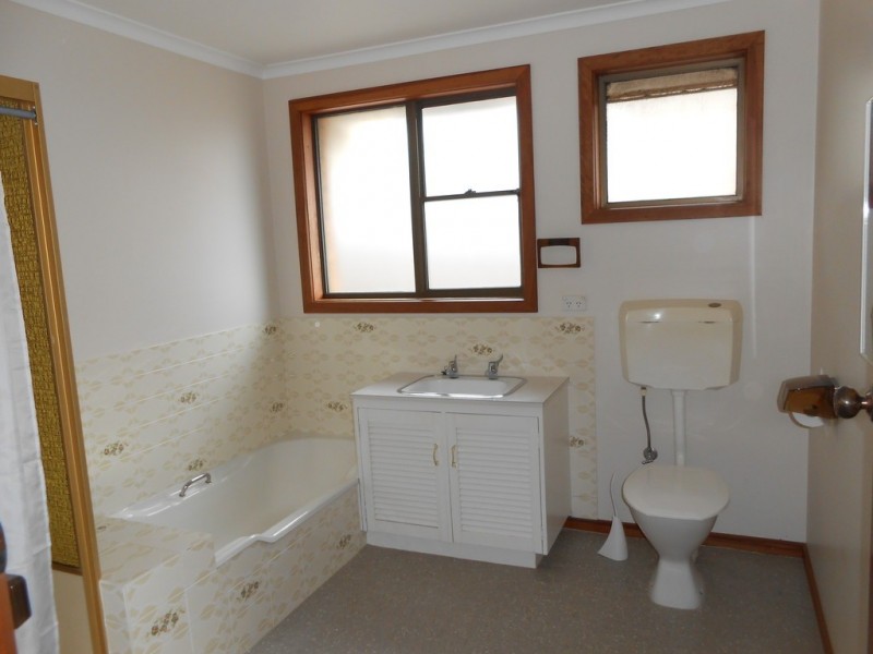 2/271 Bass Highway, Ocean Vista TAS 7320