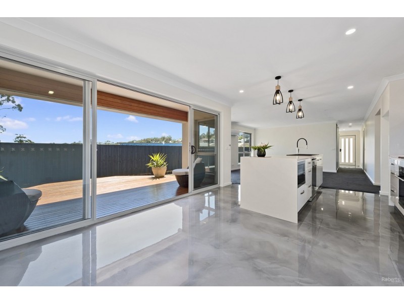 2/25 Tatiana Close, Devonport TAS 7310