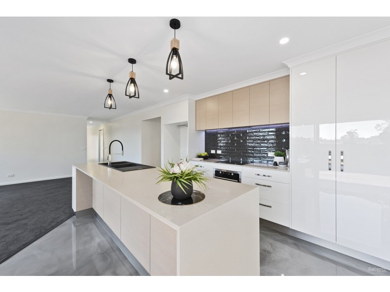 2/25 Tatiana Close, Devonport TAS 7310