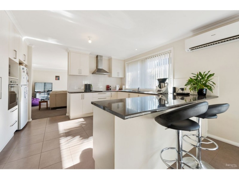 2/68 Hiller Street, Devonport TAS 7310