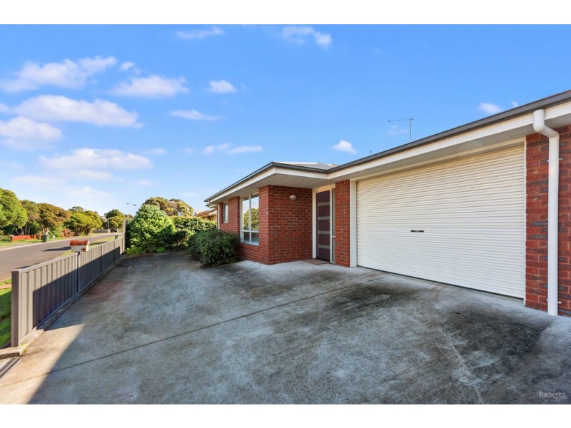 2/68 Hiller Street, Devonport TAS 7310