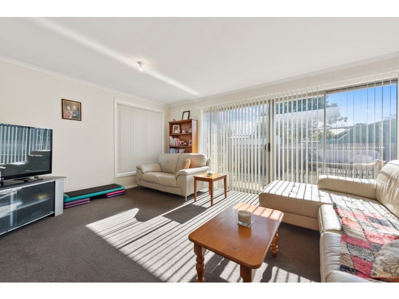 2/68 Hiller Street, Devonport TAS 7310