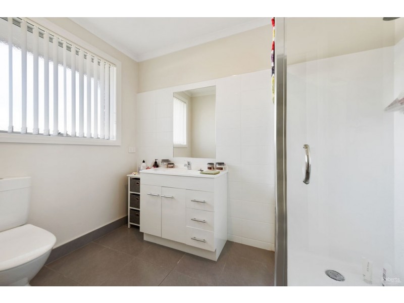 2/68 Hiller Street, Devonport TAS 7310