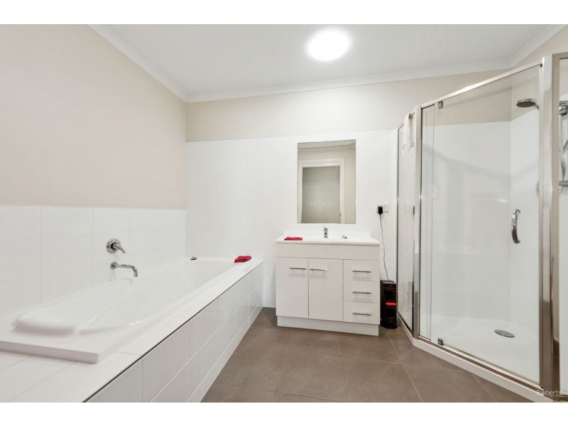 2/68 Hiller Street, Devonport TAS 7310