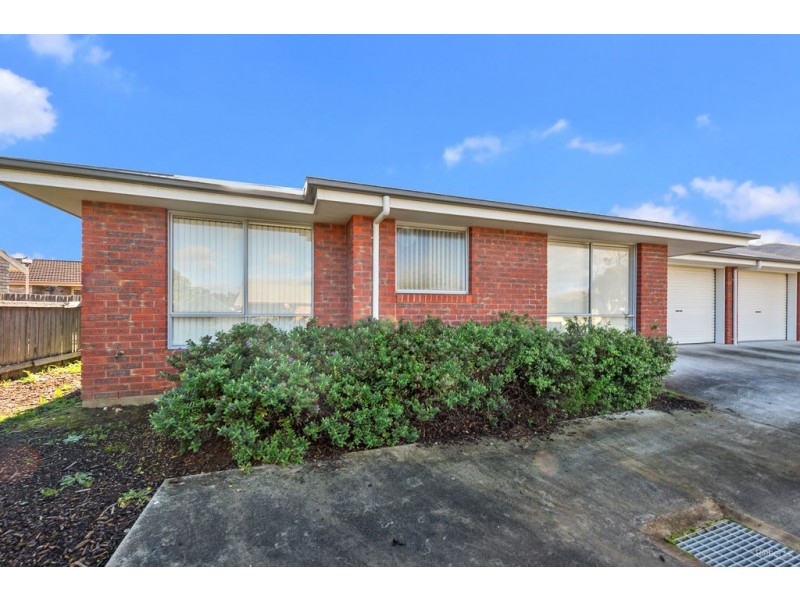 2/68 Hiller Street, Devonport TAS 7310