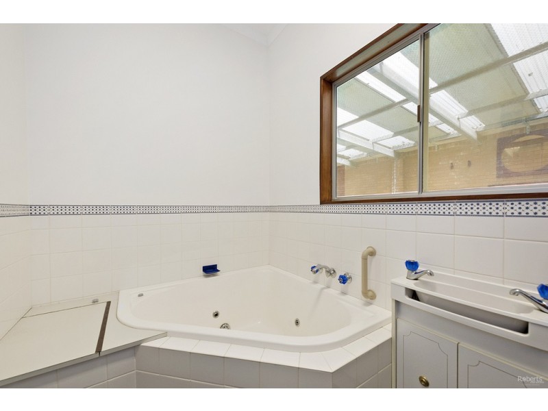 68 River Road, Ambleside TAS 7310