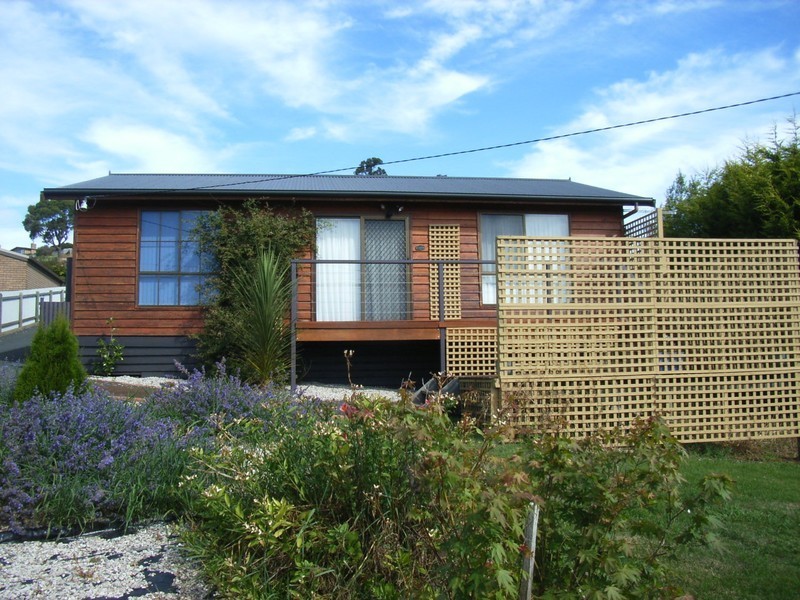 9 River Road, Ambleside TAS 7310