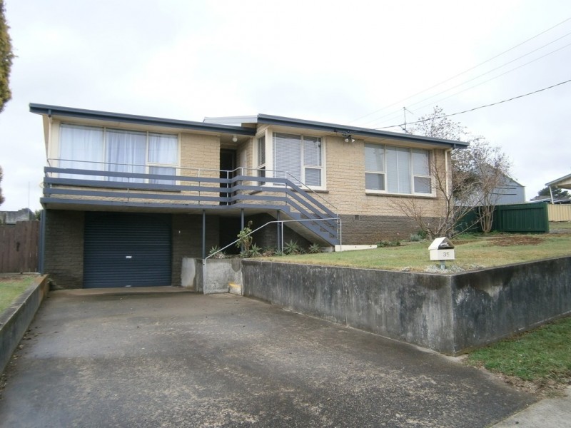35 Main Street, Sheffield TAS 7306