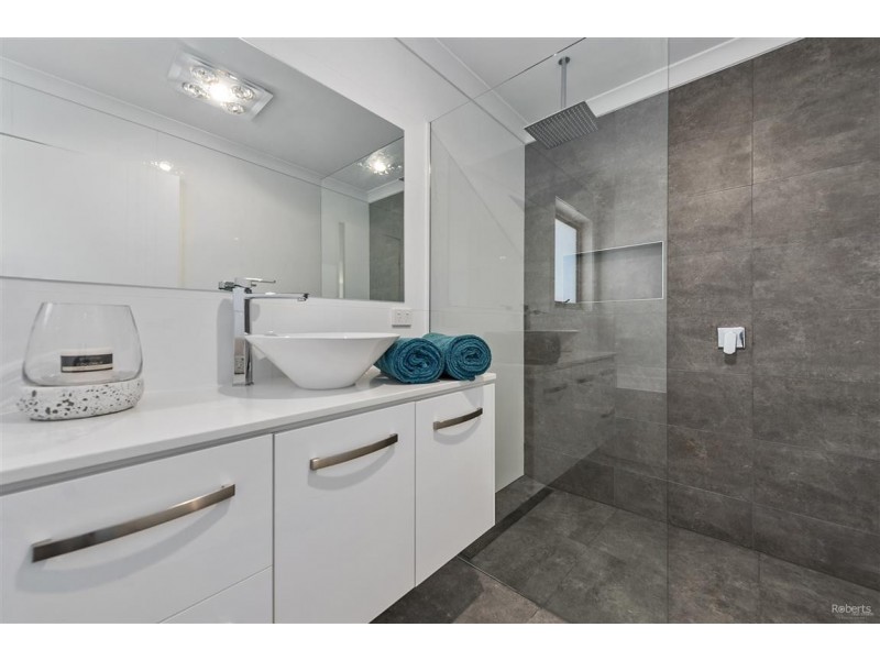 1/25 Tatiana Close, Devonport TAS 7310