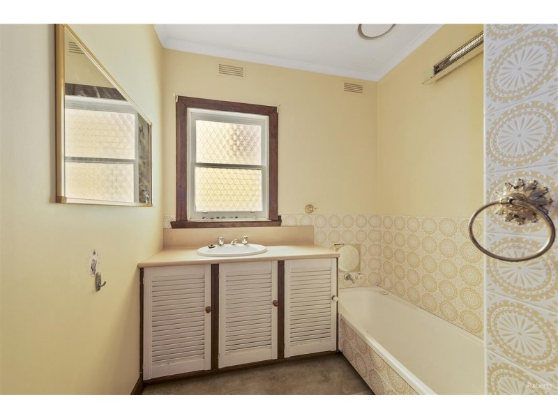 28 Middle Road, Devonport TAS 7310