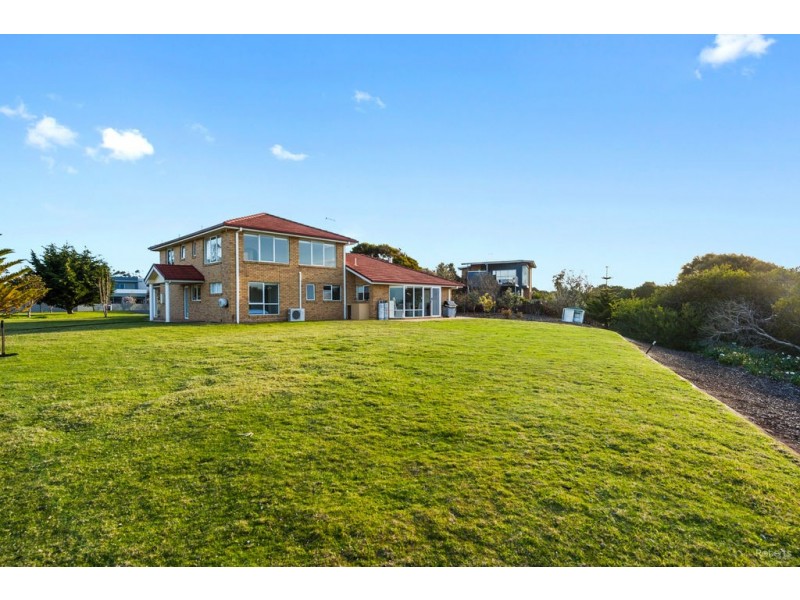 99 Beach Road, Leith TAS 7315